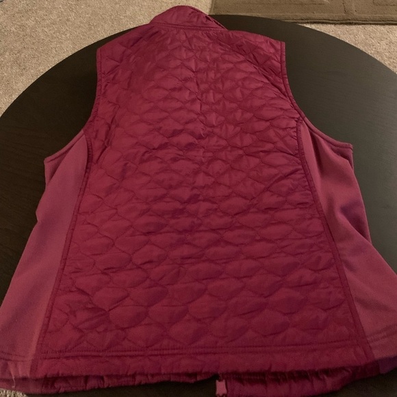 ๐HP ๐ LLBean Burgundy Vest - Picture 6 of 7